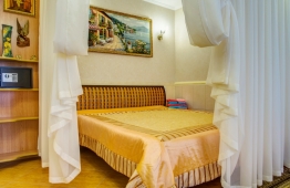 Для размещения семьи или компании из четырех человек в апартаментах у моря, Крым, "Розмарин" предлагает 4-местный номер категориии "люкс-студио", перв...
